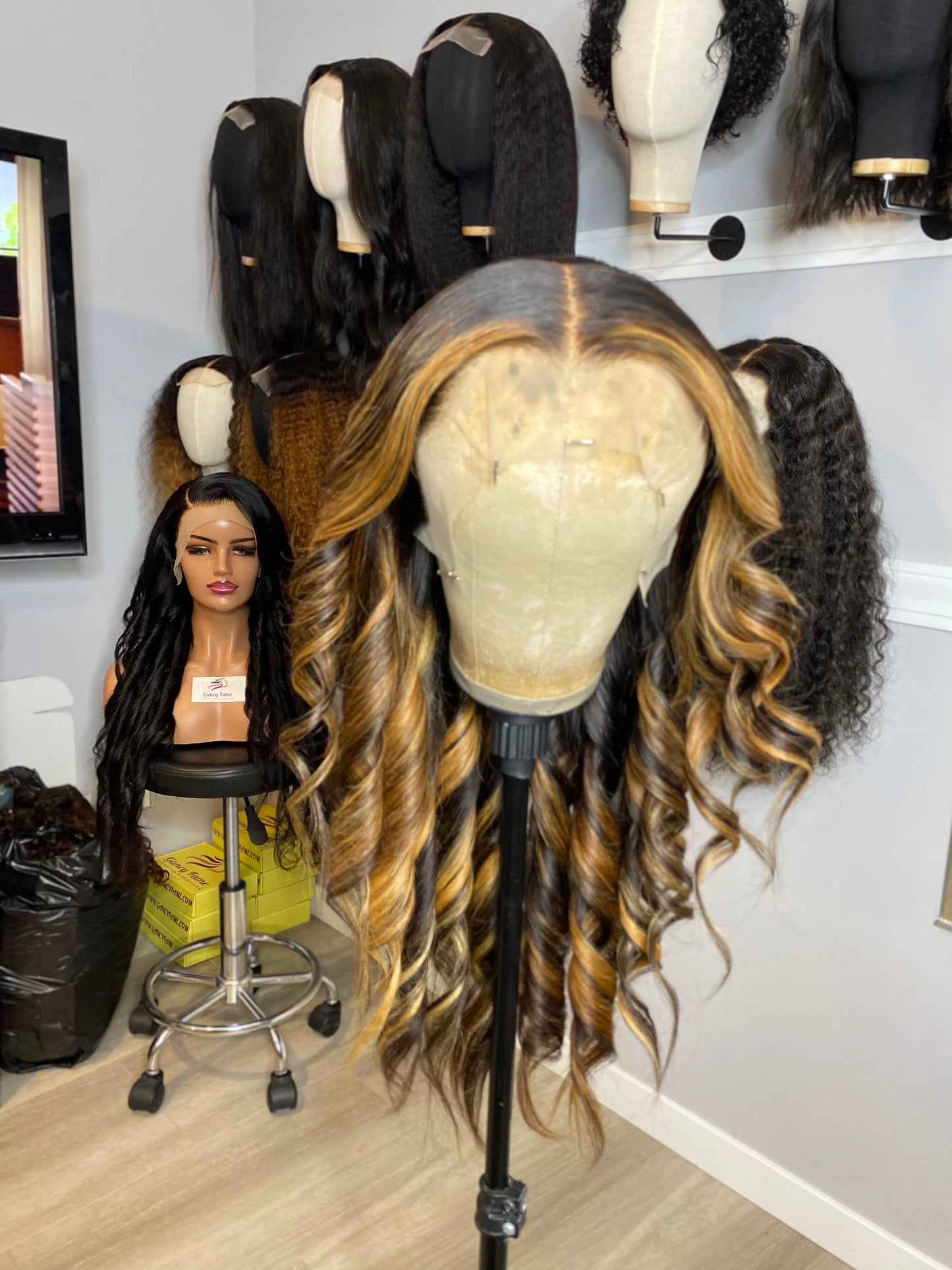 HIGHLIGHTED WIG